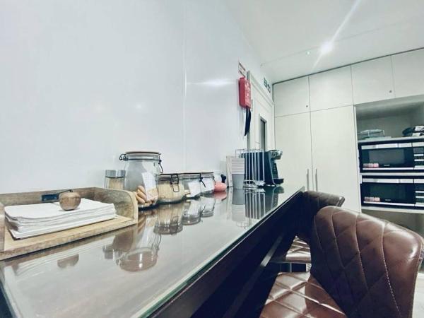 Apt 04 Seaside Serenity Chic Studio Steps to Promenade : photo 4 de la chambre studio