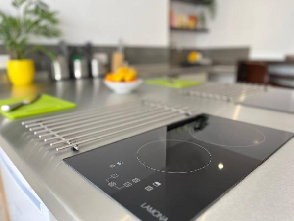 Apt 04 Seaside Serenity Chic Studio Steps to Promenade : photo 6 de la chambre studio