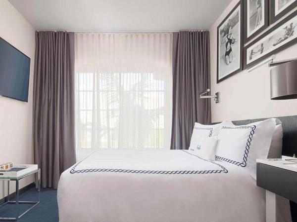Gale South Beach, Curio Collection By Hilton : photo 1 de la chambre chambres lit king-size avec terrasse