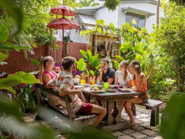 Travellers Oasis : photo 1 de la chambre chambre double de luxe avec balcon et salle de bains commune