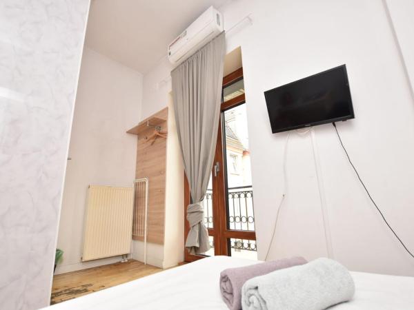 City Central Hostel - Pokoje prywatne : photo 2 de la chambre chambre double avec salle de bains commune