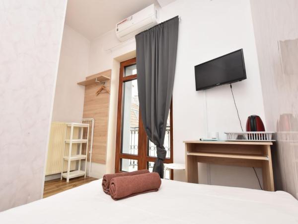 City Central Hostel - Pokoje prywatne : photo 4 de la chambre chambre double avec salle de bains commune