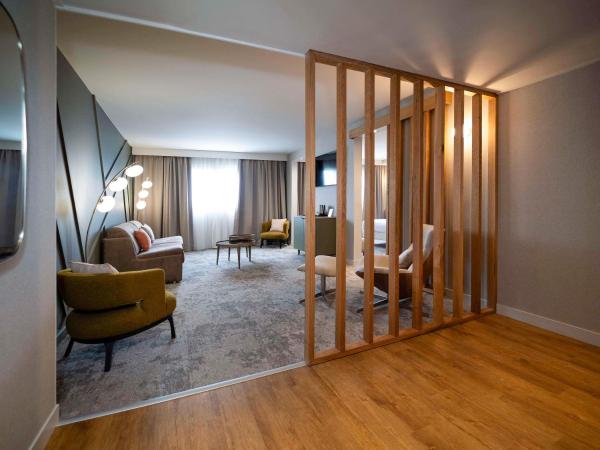 Mercure Bordeaux Lac : photo 6 de la chambre whirlpool king suite with sofa bed and garden view