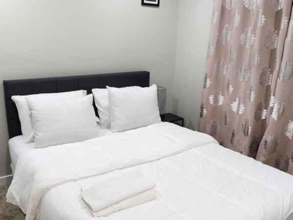 New Stylish 2-Bedroom Basement Suite : photo 1 de la chambre suite 2 chambres