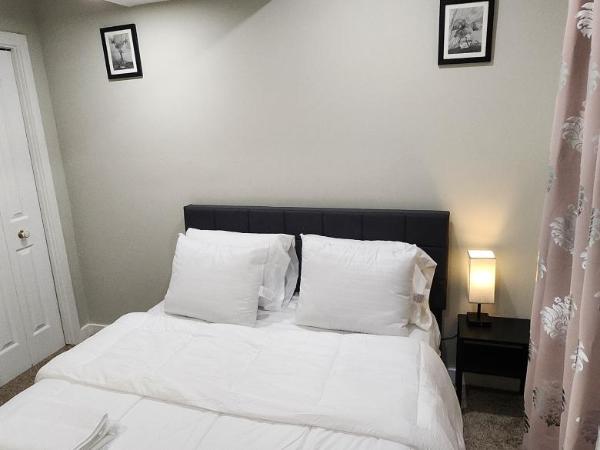 New Stylish 2-Bedroom Basement Suite : photo 4 de la chambre suite 2 chambres