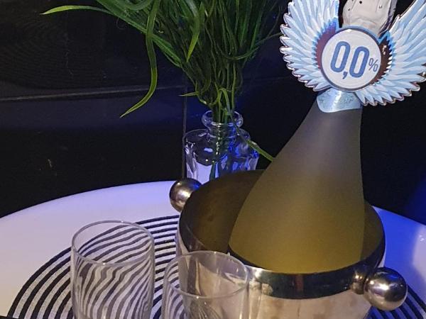 Apart A2 Bezobsługowy 24h Poznań : photo 6 de la chambre chambre lit queen-size avec baignoire spa