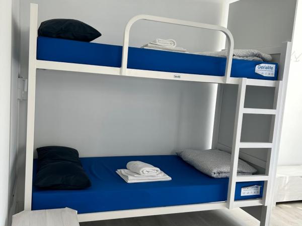 Albergue SCQ : photo 8 de la chambre lit dans dortoir mixte de 8 lits