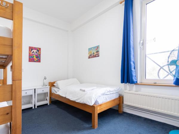 Pax Lodge : photo 3 de la chambre bed in 3-bed female dormitory room