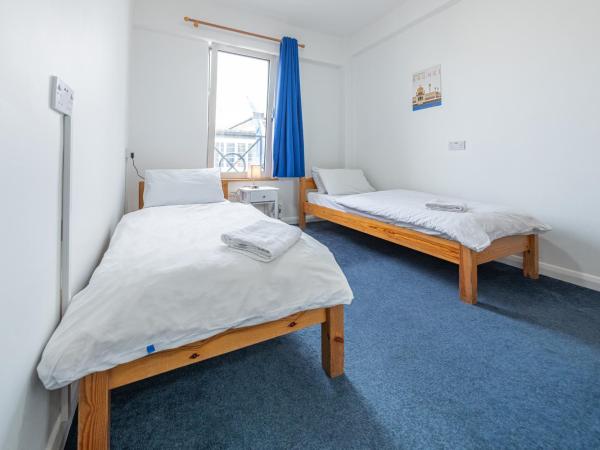 Pax Lodge : photo 1 de la chambre chambre lits jumeaux pour personnes à mobilité réduite