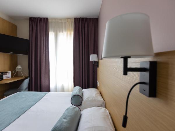 Brit Hotel Europ Bergerac : photo 2 de la chambre chambre double standard