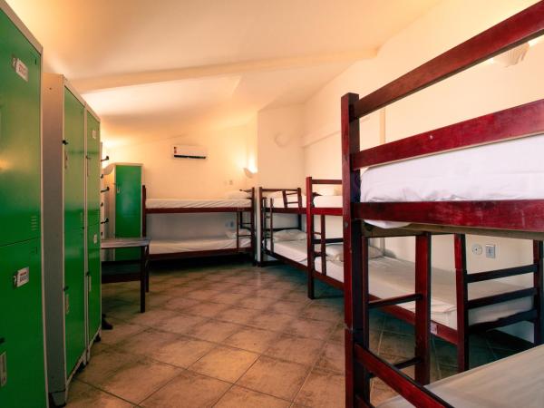 Bamboo Búzios Hostel : photo 1 de la chambre lit dans dortoir mixte de 8 lits
