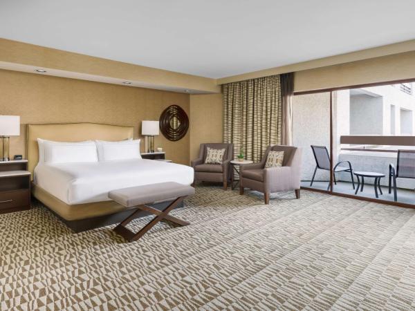 Hilton Phoenix Airport : photo 4 de la chambre chambre lit king-size deluxe