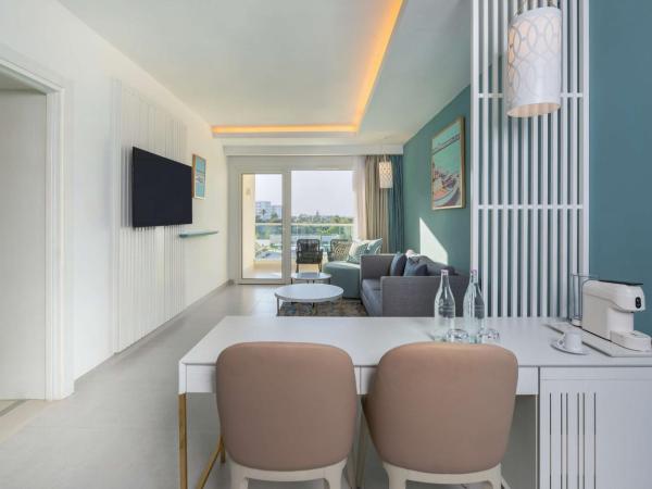 Hilton Skanes Monastir Beach Resort : photo 5 de la chambre suite 1 chambre lit king-size