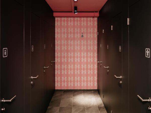 Capsule Hotel - Chapter Lucerne : photo 7 de la chambre capsule Étage inférieur