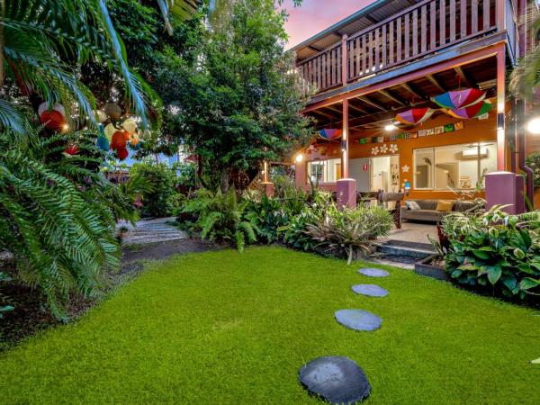 Travellers Oasis : photo 10 de la chambre chambre double standard avec salle de bains commune