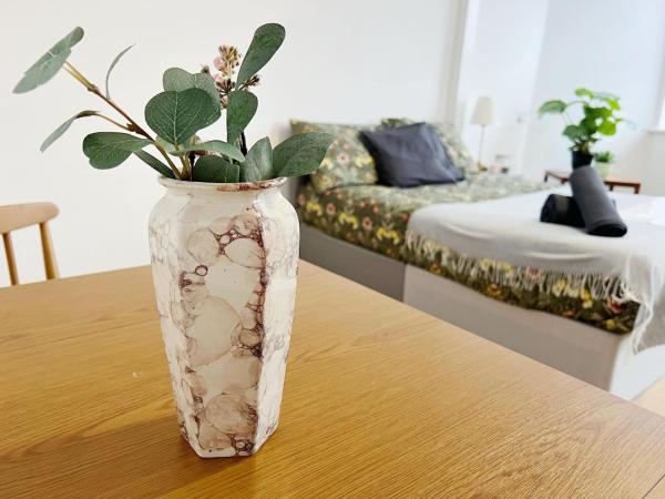 Rooms in a shared accommodation with Netflix, 10 min walk to LFC : photo 6 de la chambre chambre double Économique