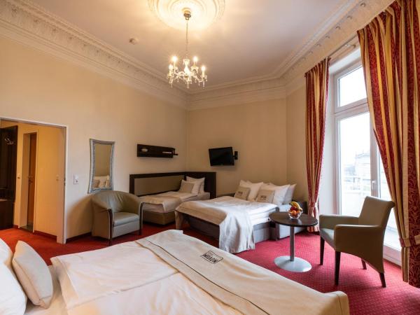 Hotel Graf Moltke Hamburg : photo 2 de la chambre chambre quintuple