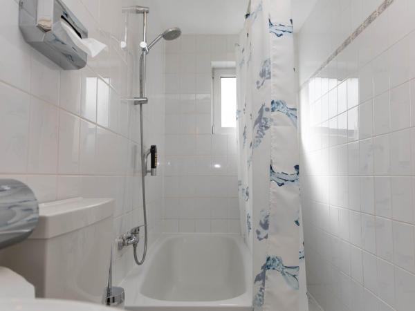 Hotel Rossija : photo 5 de la chambre chambre triple