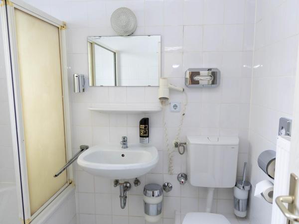 Hotel Rossija : photo 6 de la chambre chambre quadruple classique