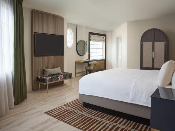 Hotel Vesper, Houston, a Tribute Portfolio Hotel : photo 4 de la chambre suite lit king-size avec canapé-lit