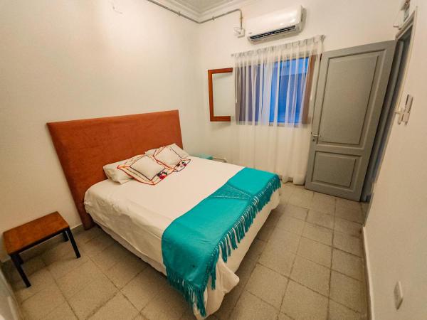 OMA : photo 2 de la chambre chambre double avec salle de bains commune