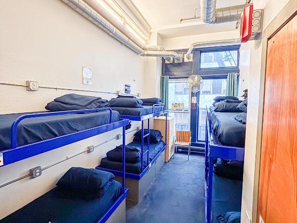 ITH San Francisco Pacific Tradewinds Hostel : photo 2 de la chambre lit dans dortoir mixte de 8 lits 