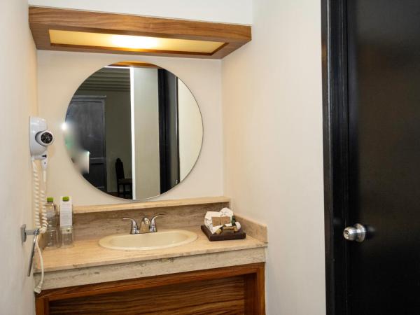 Hotel Boutique Naura Centro : photo 5 de la chambre suite junior avec 2 lits doubles