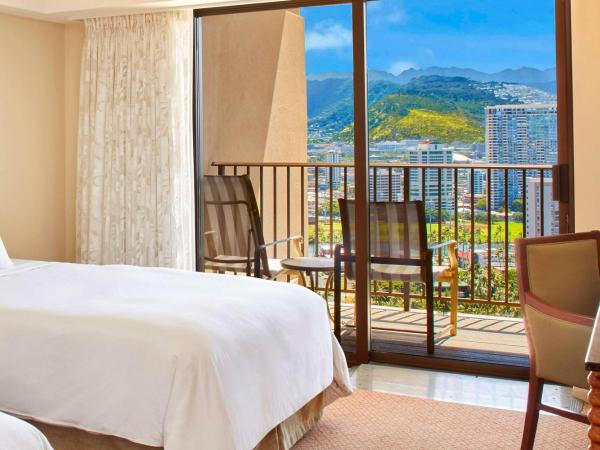 Hilton Hawaiian Village Waikiki Beach Resort : photo 2 de la chambre kalia tower double room with two double beds and resort view