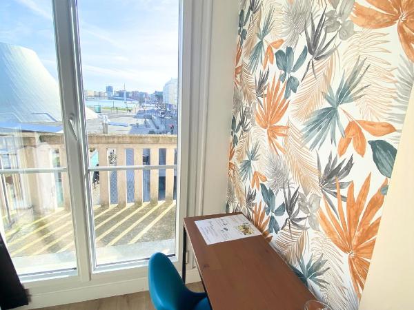 L'Escale Appartements et Suites en bord de Mer : photo 3 de la chambre studio avec balcon