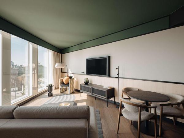 DoubleTree by Hilton Amsterdam Centraal Station : photo 5 de la chambre suite 1 chambre supérieure - vue sur ville