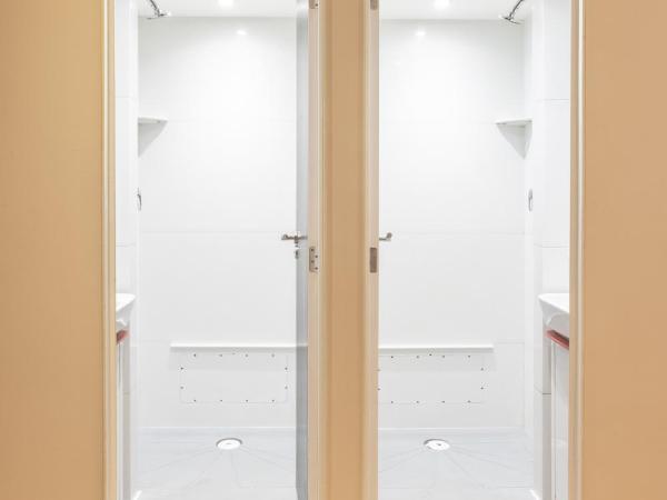 Villa Saint Exupery Beach Hostel : photo 3 de la chambre lit simple dans un dortoir mixte de 14 lits