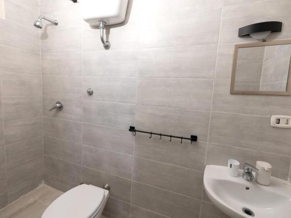 Naples Pizza Hostel : photo 3 de la chambre chambre double avec salle de bains privative