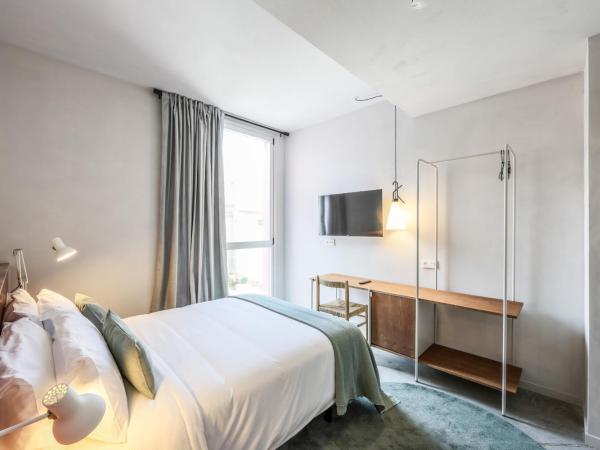 Madrid Live Coworking - SELF SERVICE - : photo 2 de la chambre chambre double - vue sur piscine