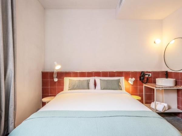 Madrid Live Coworking - SELF SERVICE - : photo 4 de la chambre chambre double - vue sur piscine