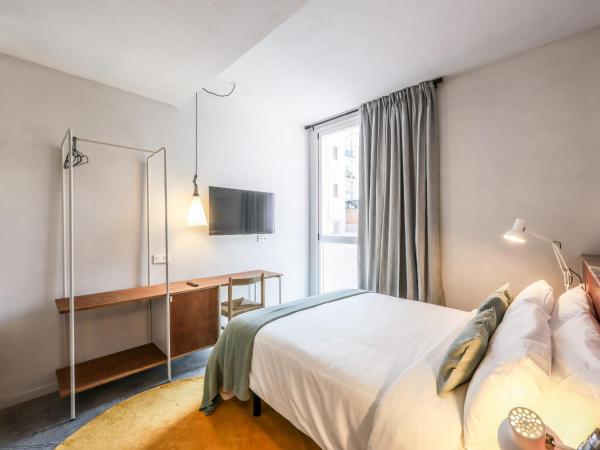 Madrid Live Coworking - SELF SERVICE - : photo 5 de la chambre chambre double - vue sur piscine