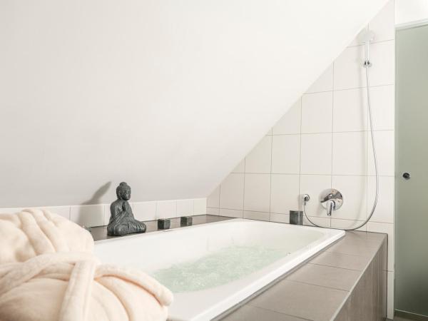 Boutique Hotel Weisses Kreuz - Adult only Hotel : photo 4 de la chambre suite