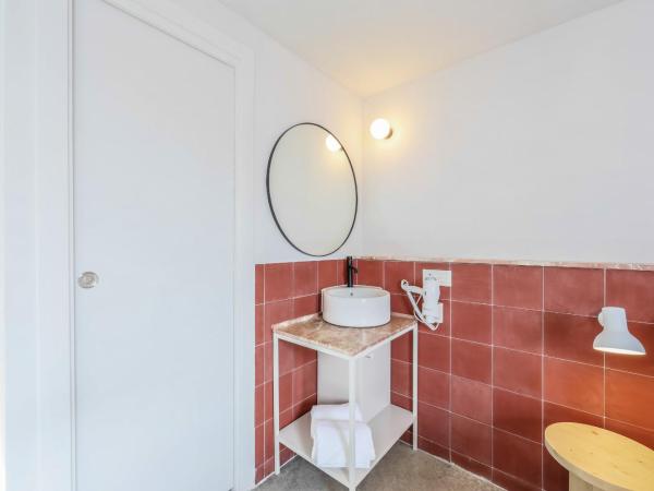 Madrid Live Coworking - SELF SERVICE - : photo 4 de la chambre chambre double - vue sur piscine