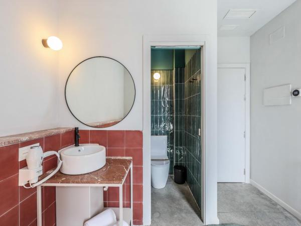 Madrid Live Coworking - SELF SERVICE - : photo 6 de la chambre chambre double - vue sur piscine