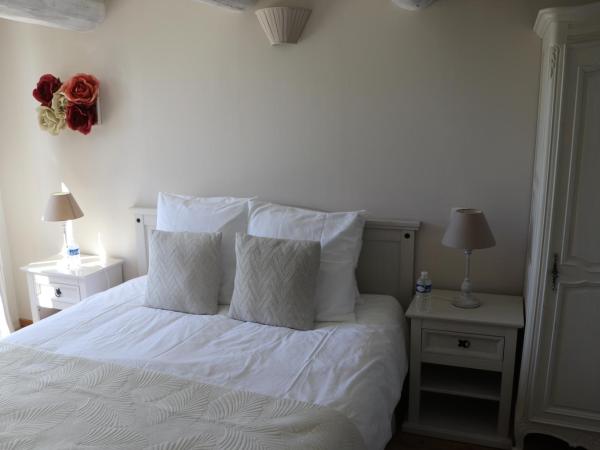 Mas des Cerisiers SPA-SAUNA inclus pour tous les logements : photo 3 de la chambre chambre double avec salle de bains privative