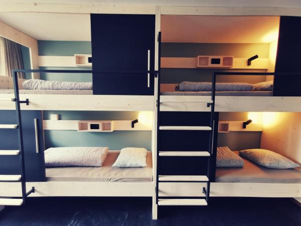 Backpackers Luzern : photo 3 de la chambre lit simple dans dortoir mixte de 4 lits avec salle de bains commune