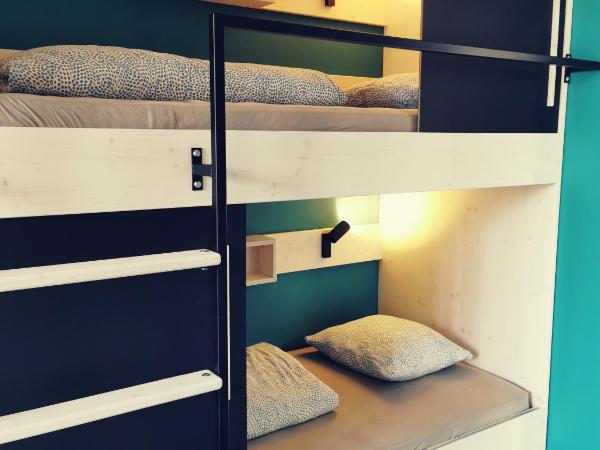 Backpackers Luzern : photo 6 de la chambre lit simple dans un dortoir pour femmes de 4 lits avec salle de bains commune