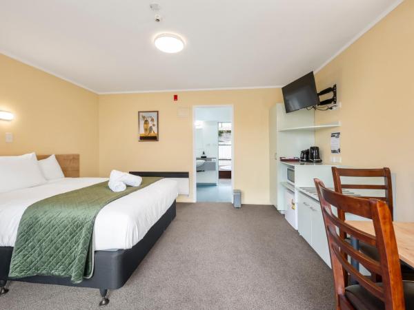 Fenton Court Motel : photo 7 de la chambre studio avec jacuzzi (Étage inférieur)