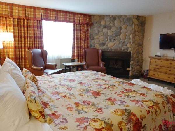 Ramada by Wyndham Kelowna Hotel & Conference Center : photo 2 de la chambre mountain lodge studio king suite - non-smoking