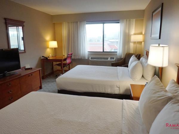 Ramada by Wyndham Kelowna Hotel & Conference Center : photo 3 de la chambre chambre 2 lits queen-size - non-fumeurs