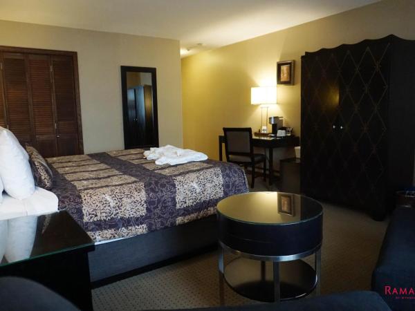 Ramada by Wyndham Kelowna Hotel & Conference Center : photo 3 de la chambre new york studio king suite - non-smoking