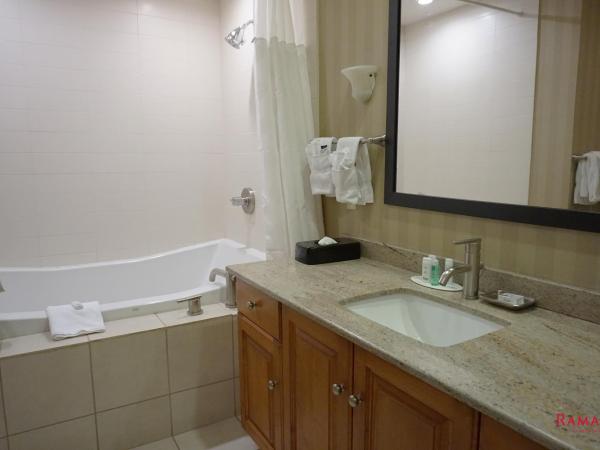 Ramada by Wyndham Kelowna Hotel & Conference Center : photo 6 de la chambre new york studio king suite - non-smoking