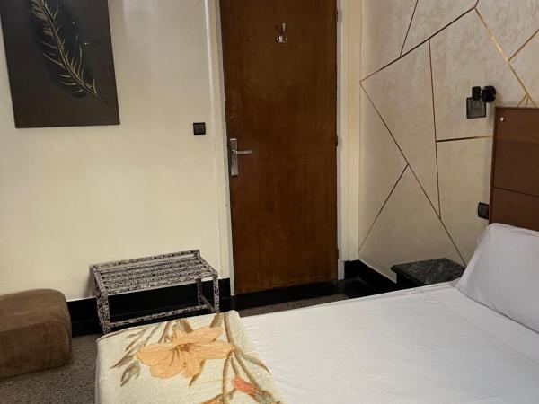 Amor Hotel : photo 2 de la chambre petite chambre double