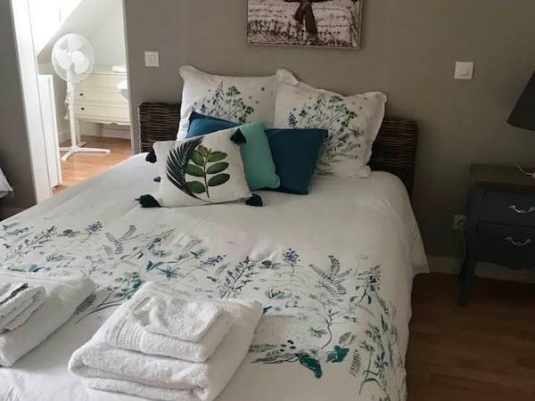 Aux portes de Pornichet, Chambres d'hôtes Ty'Sacha : photo 4 de la chambre chambre triple avec salle de bains privative