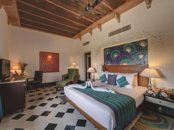 Ramada Udaipur Resort & Spa : photo 1 de la chambre suite villa with separate living room and central courtyard view (avail 10% discount on f&b service, laundry, & spa)