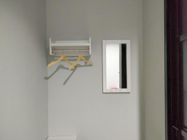 RedDoorz Syariah near Rumah Sakit Soewandhie : photo 10 de la chambre chambre double standard